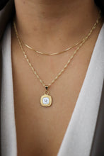Lade das Bild in den Galerie-Viewer, Dior golden/white necklace in small
