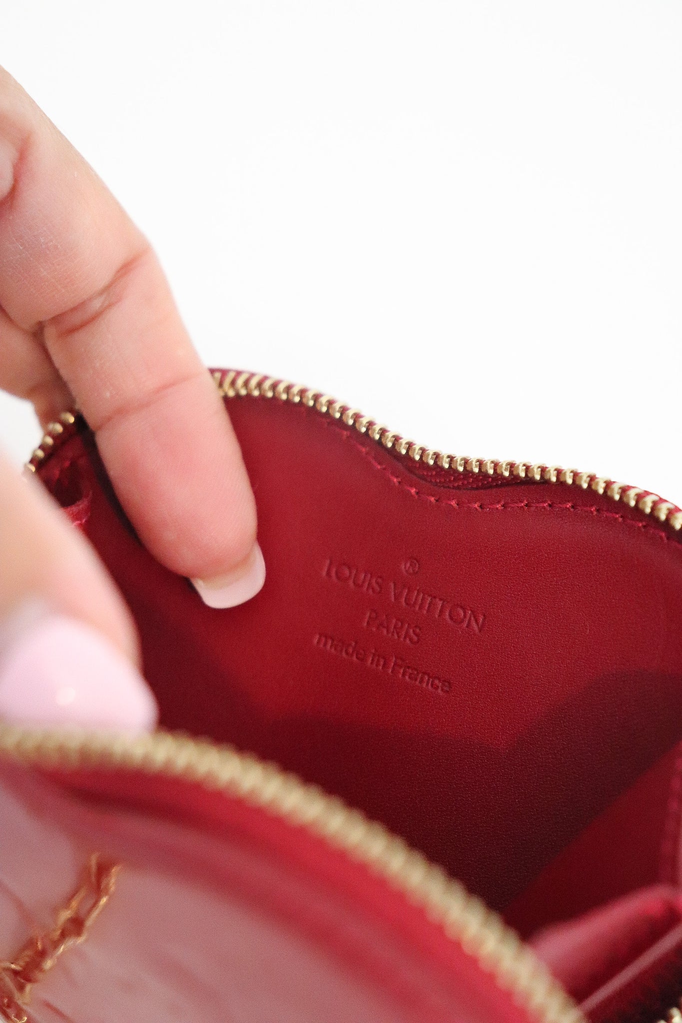 Auth Louis Vuitton Red Key Pouch VERNIS Leather