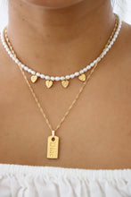 Lade das Bild in den Galerie-Viewer, Dior mini heart letters with pearls necklace
