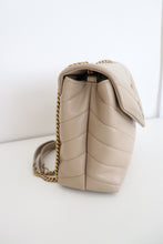 Lade das Bild in den Galerie-Viewer, BRAND NEW YSL Loulou Bag in Quilted leather in beige (retails for 2650$)
