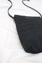 Lade das Bild in den Galerie-Viewer, Fendi zucchino crossbody in black
