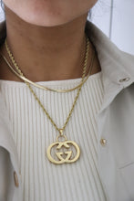 Lade das Bild in den Galerie-Viewer, Gucci GG golden logo
